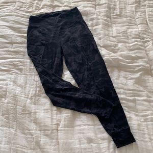 Size M Camo Joggers with Pockets 💛